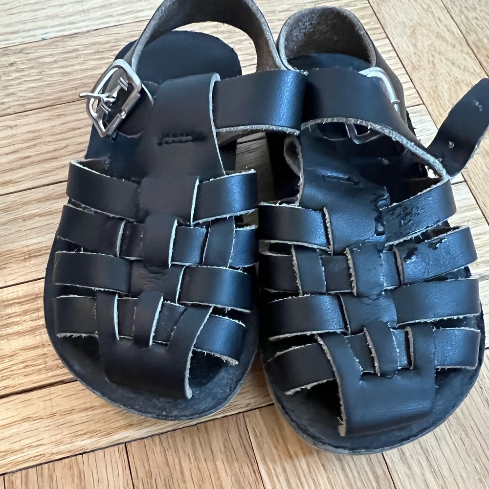 Kids Salt Water unisex black sandals size 6